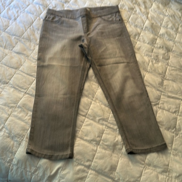 Chicos, platinum denim cropped pants - Picture 1 of 3
